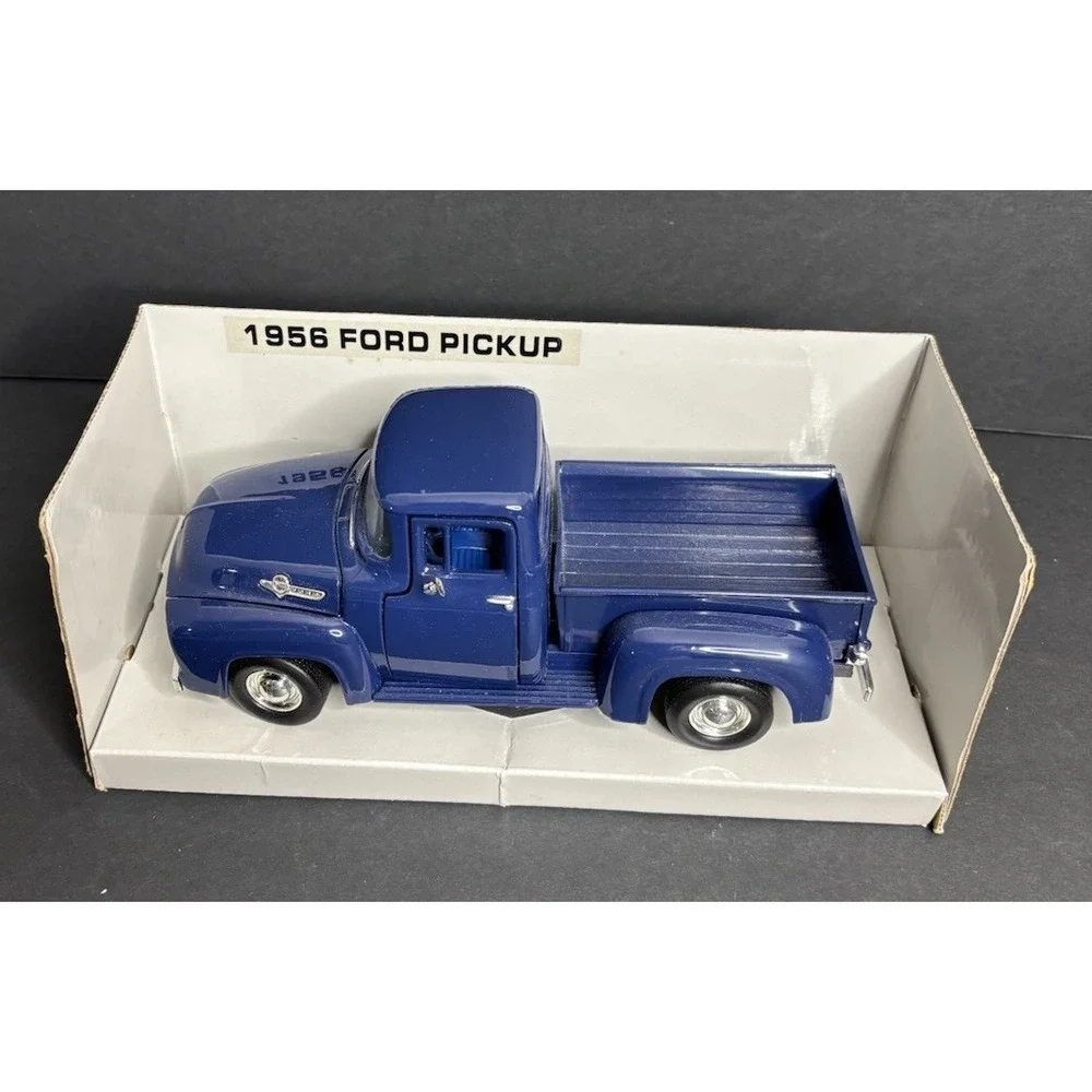 Motor Max 1956 Ford Pickup Diecast Model Truck Toys 1:24 Scale